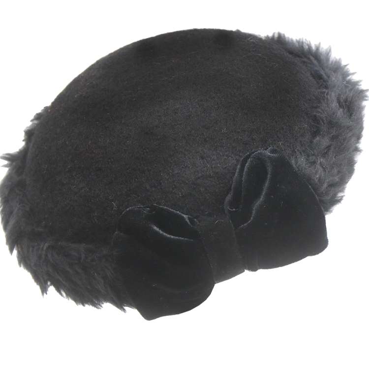 Schwarzer kleiner Hut aus Wolle